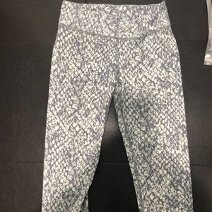 Capri length patterned leggings
